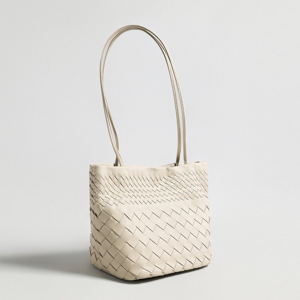 Handwoven Artisanal Leather Tote – Large Capacity Soft Structured Shoulder Bag