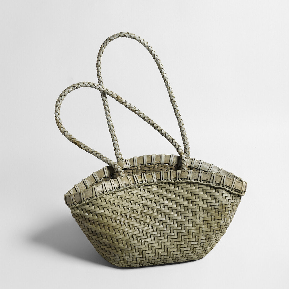 Handwoven Leather Flared Market Basket Tote – Braided Handle Mother-Daughter Bag with Removable Pouch