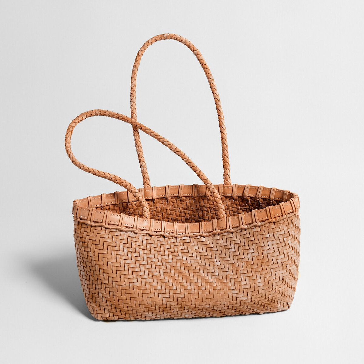 Handwoven Leather Market Basket Tote – Braided Handle Mother-Daughter Bag with Removable Pouch