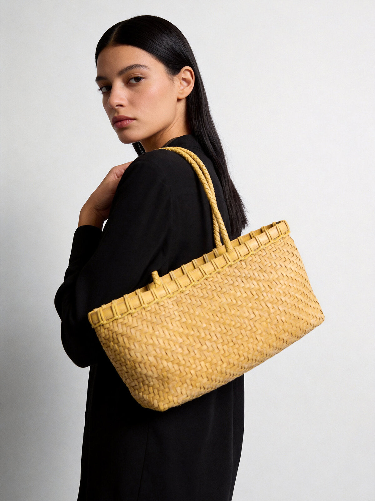 Handwoven Leather Market Basket Tote – Braided Handle Mother-Daughter Bag with Removable Pouch