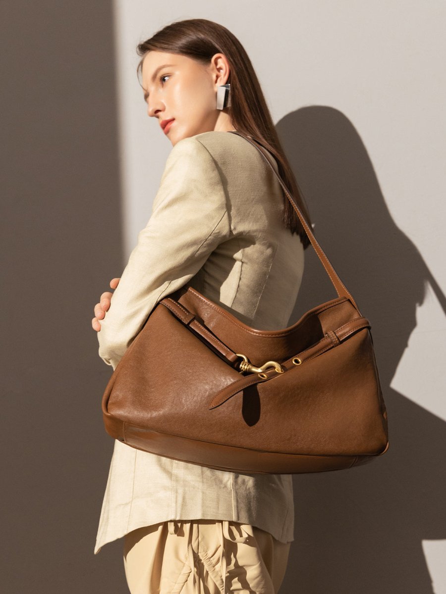 Harper Slouchy Leather Hobo Bag – Vintage-Inspired Shoulder Bag with Equestrian Dog-Clip Detail