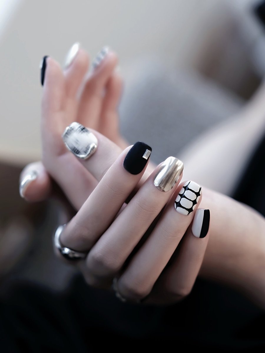 Hepburn Black White Chrome Baddie Press-On Nails