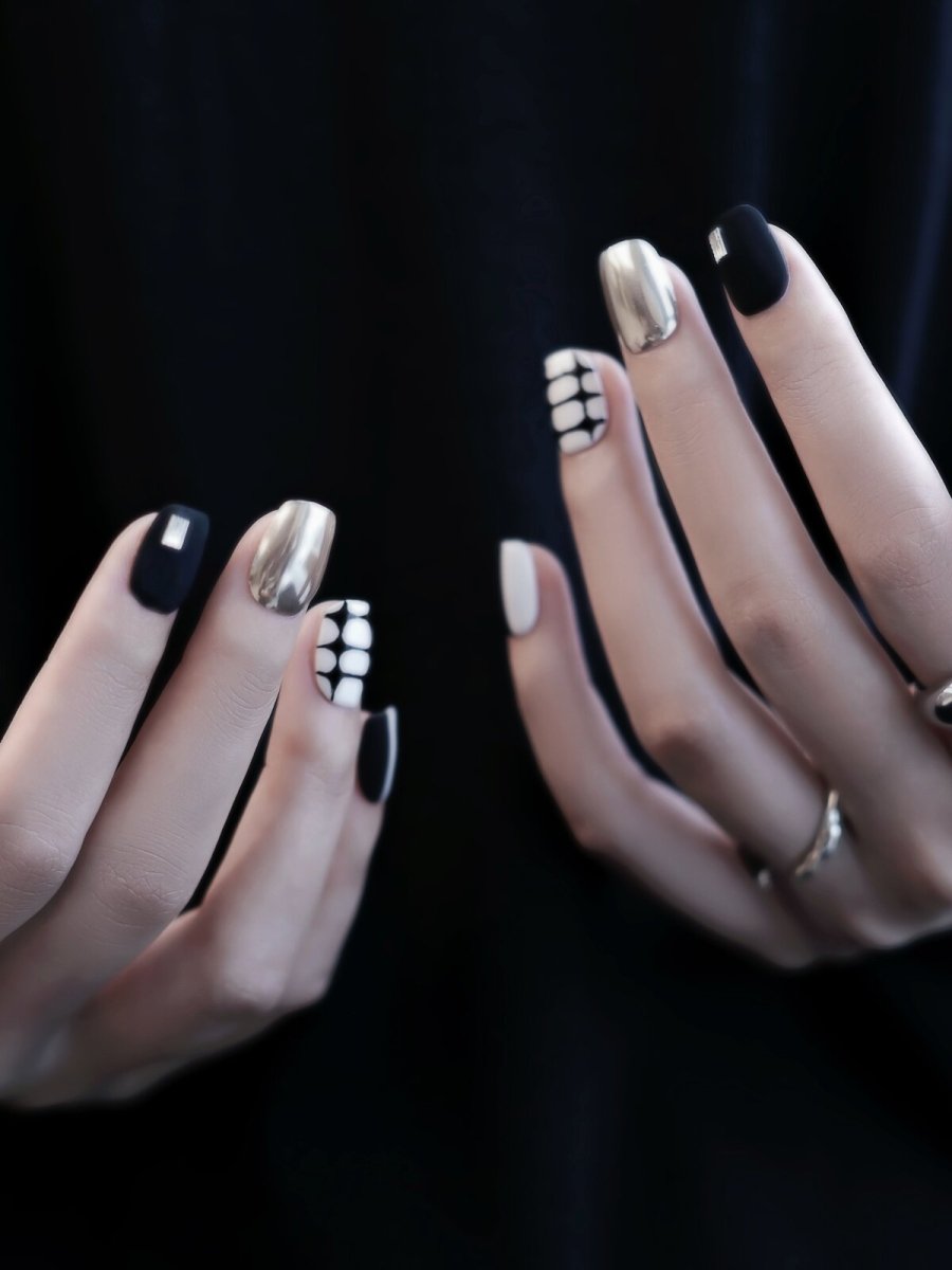 Hepburn Black White Chrome Baddie Press-On Nails