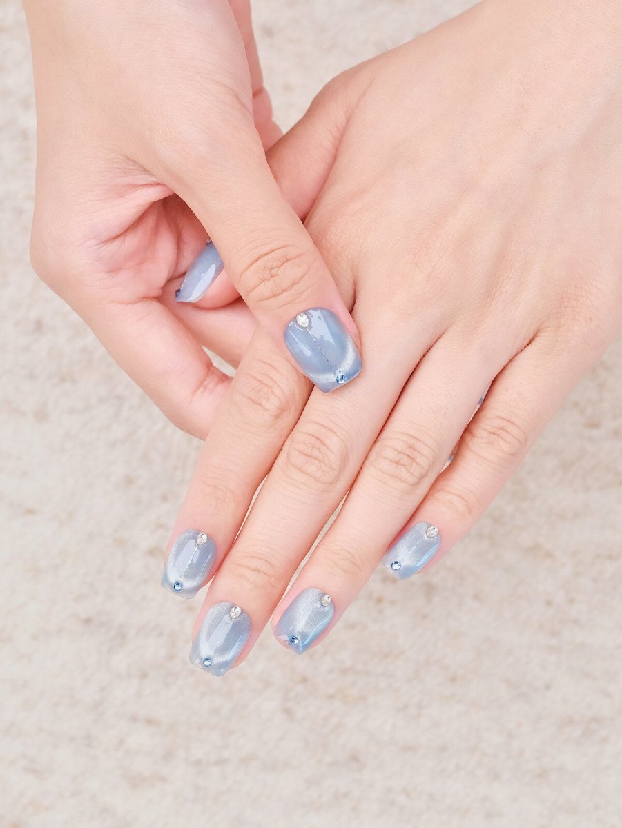 Iceland Frost Cat-Eye Press-On Nails