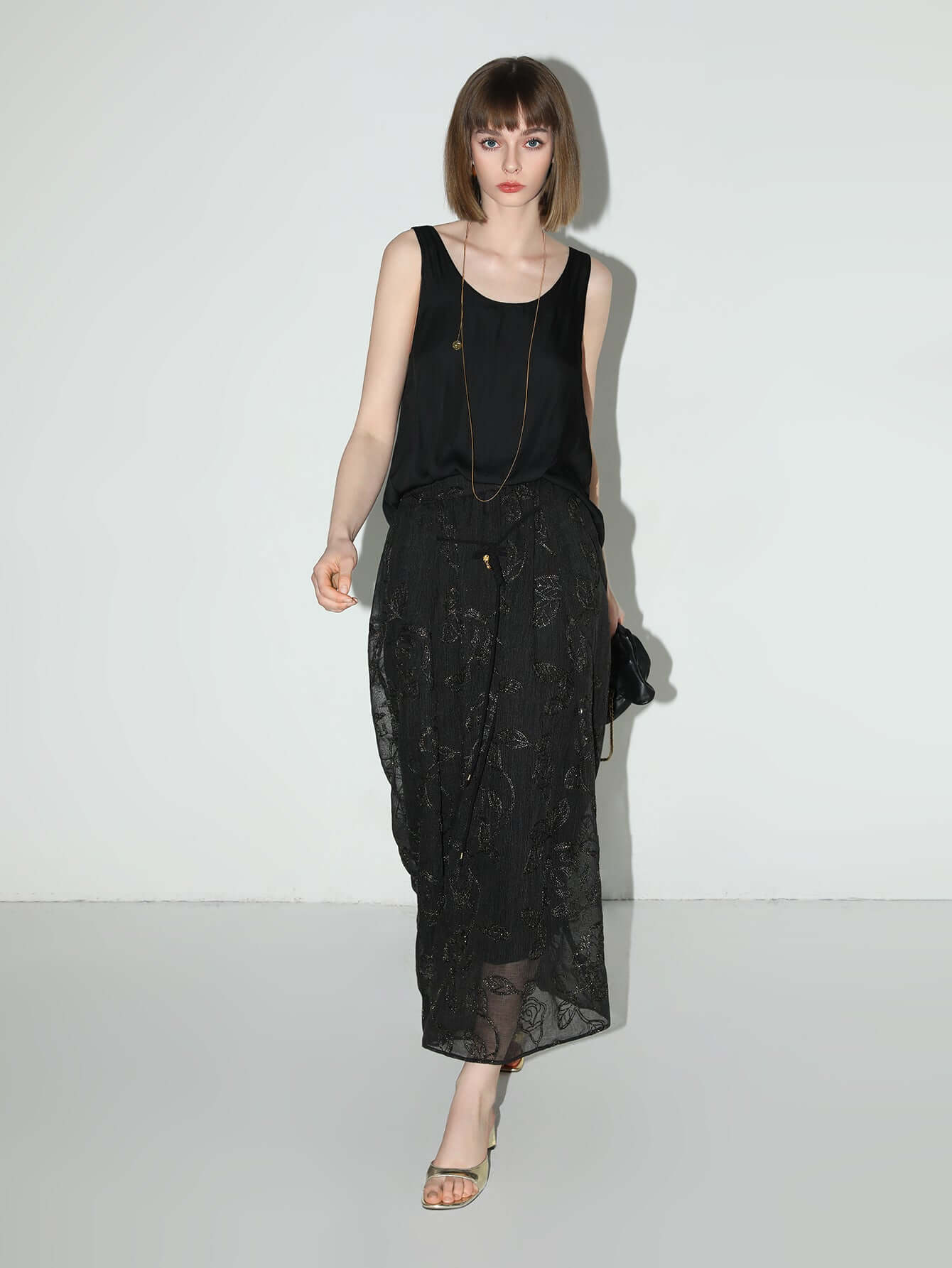 intricately embellished glitter embroidered skirt all black 1