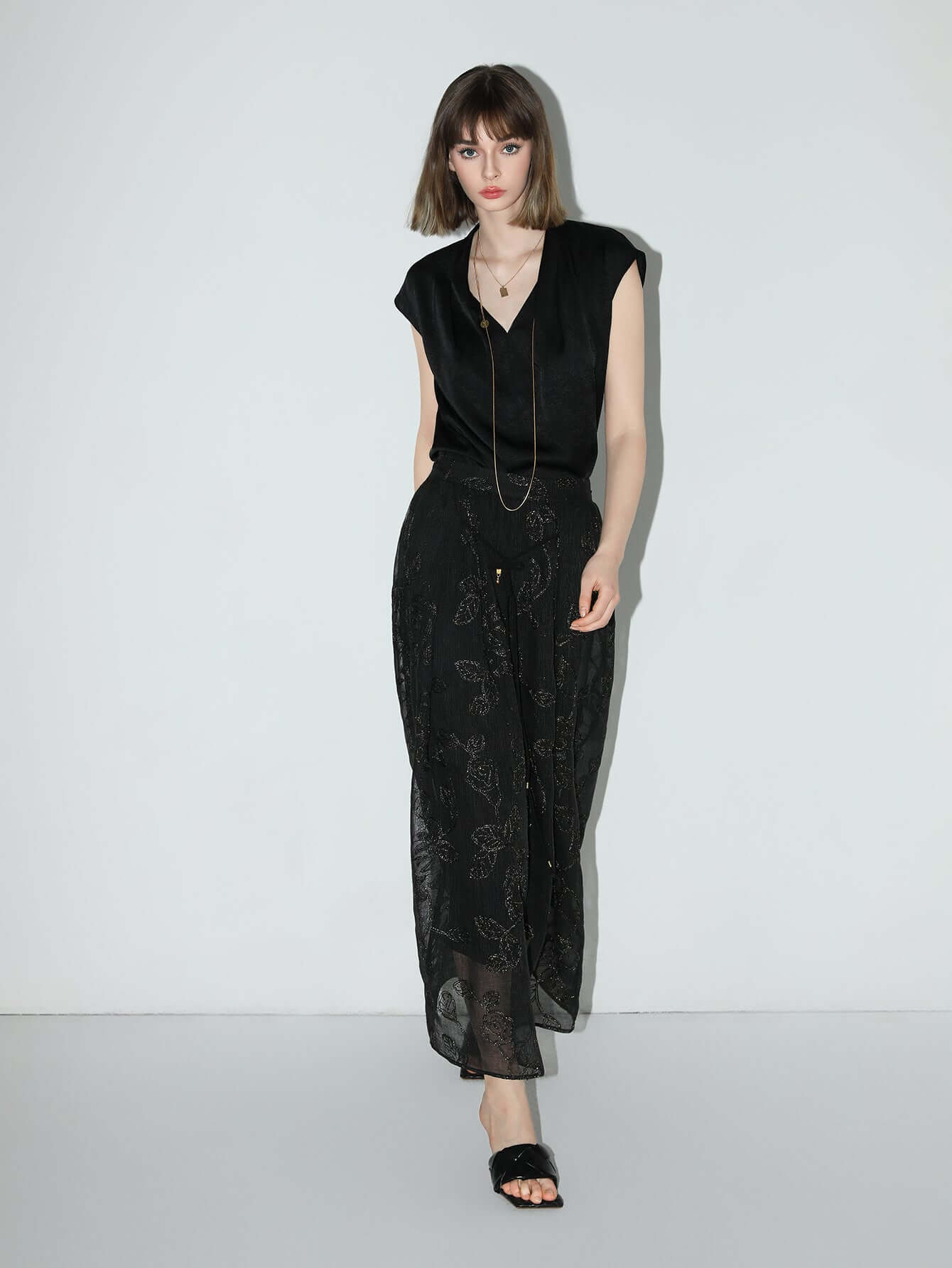 intricately embellished glitter embroidered skirt all black 2