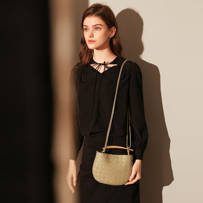 italian-life-woven-shoulder-bag-with-sculptured-handle_green_2.jpg