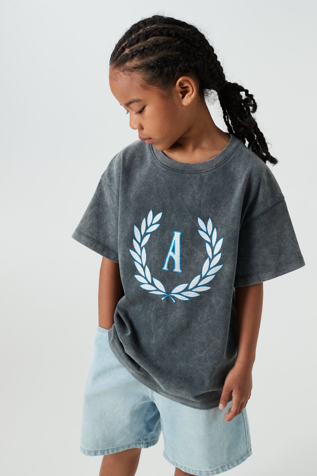 Kids APLUS DMINUS Campus Laurel Wreath Heavyweight Washed T-Shirt – 100% Cotton Boxy Fit Collegiate Crest Tee