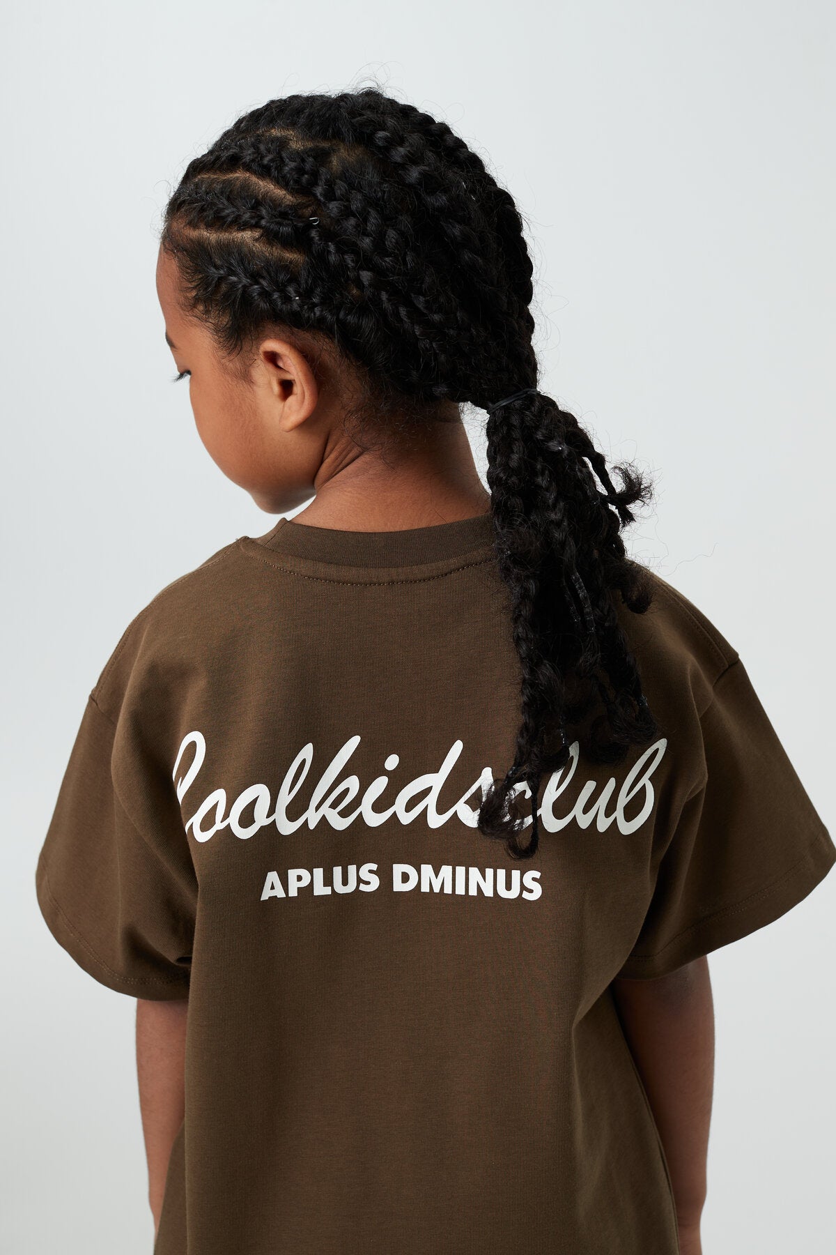 Kids APLUS DMINUS Coolkidsclub Graphic T-Shirt – 100% Cotton Boxy Fit Cursive Print Tee