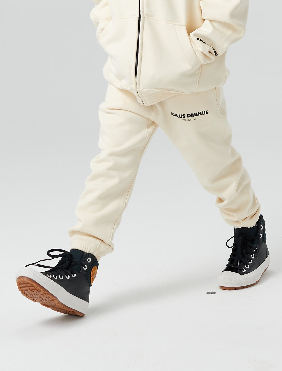 Kids APLUS DMINUS Stacked Logo Drawstring Joggers – Structured Thin Fleece Sports Sweatpants