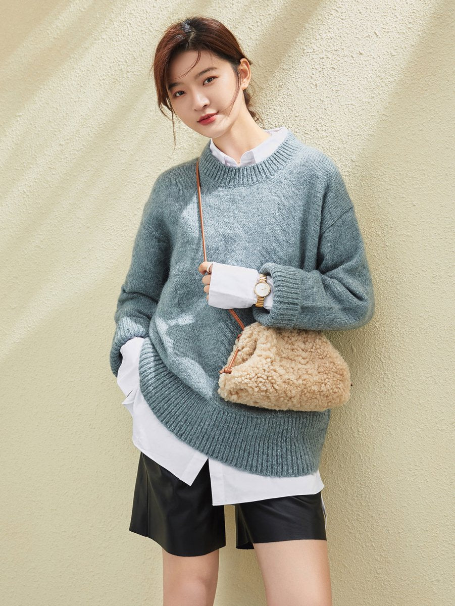 Cream Lambswool Dumpling Shoulder Bag – Fluffy Shearling Crossbody with Adjustable Leather Straps