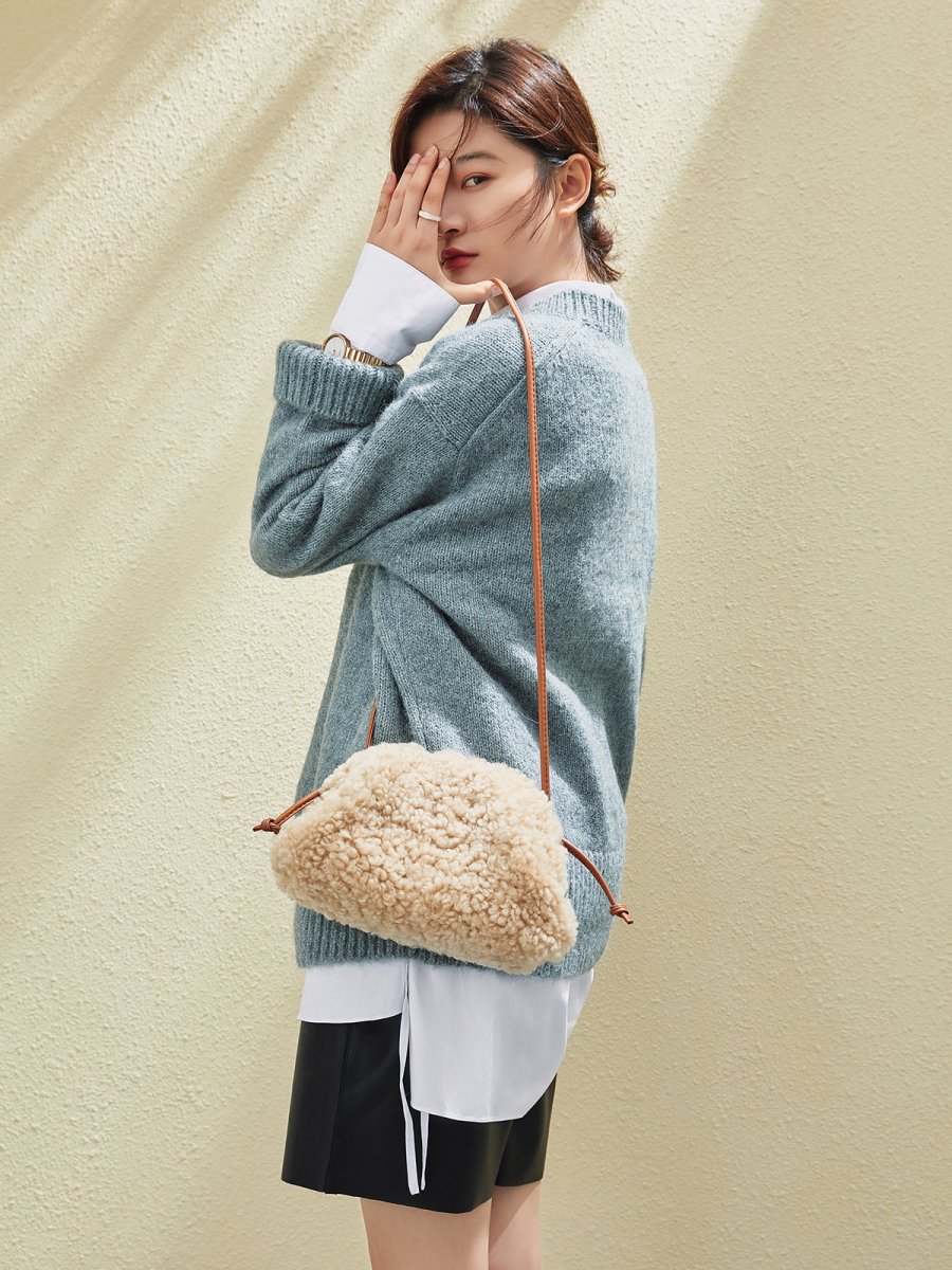 Cream Lambswool Dumpling Shoulder Bag – Fluffy Shearling Crossbody with Adjustable Leather Straps