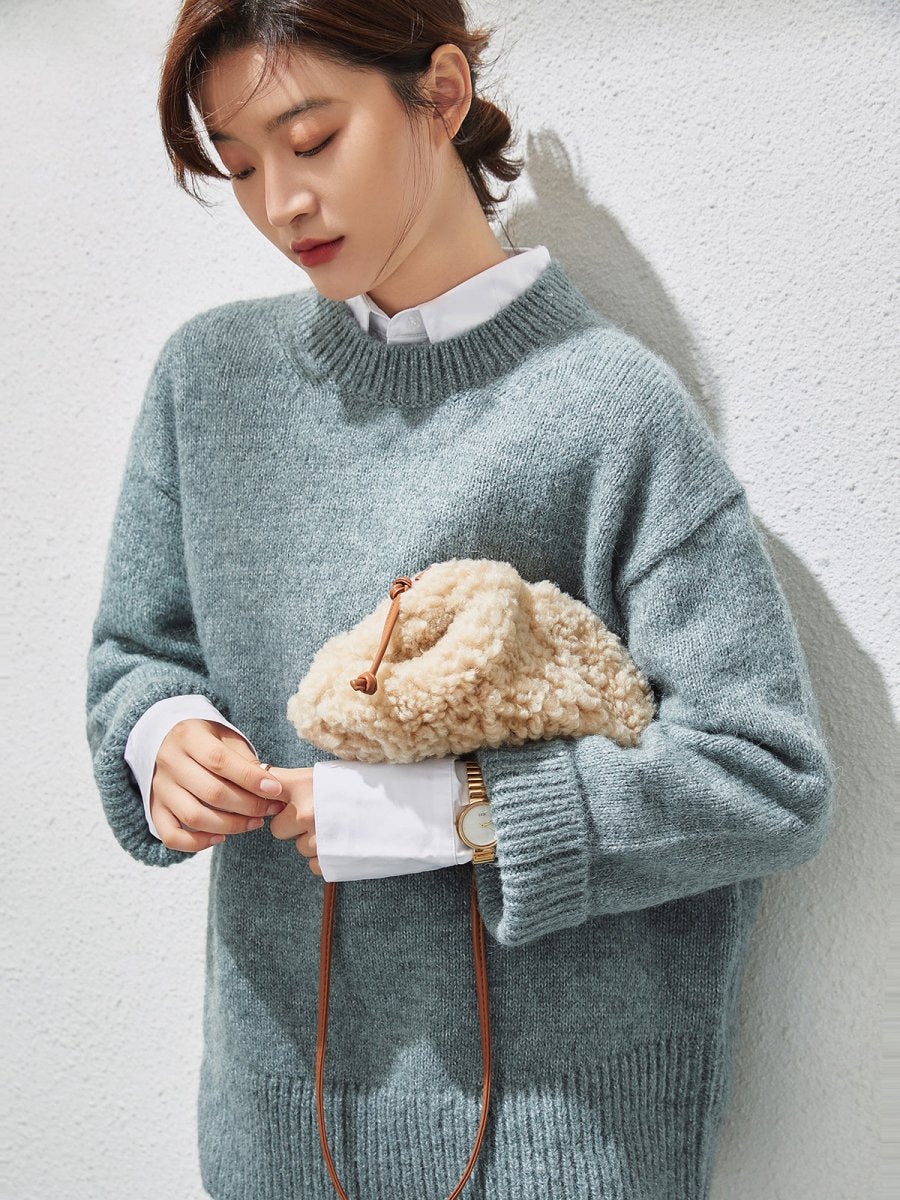 Cream Lambswool Dumpling Shoulder Bag – Fluffy Shearling Crossbody with Adjustable Leather Straps
