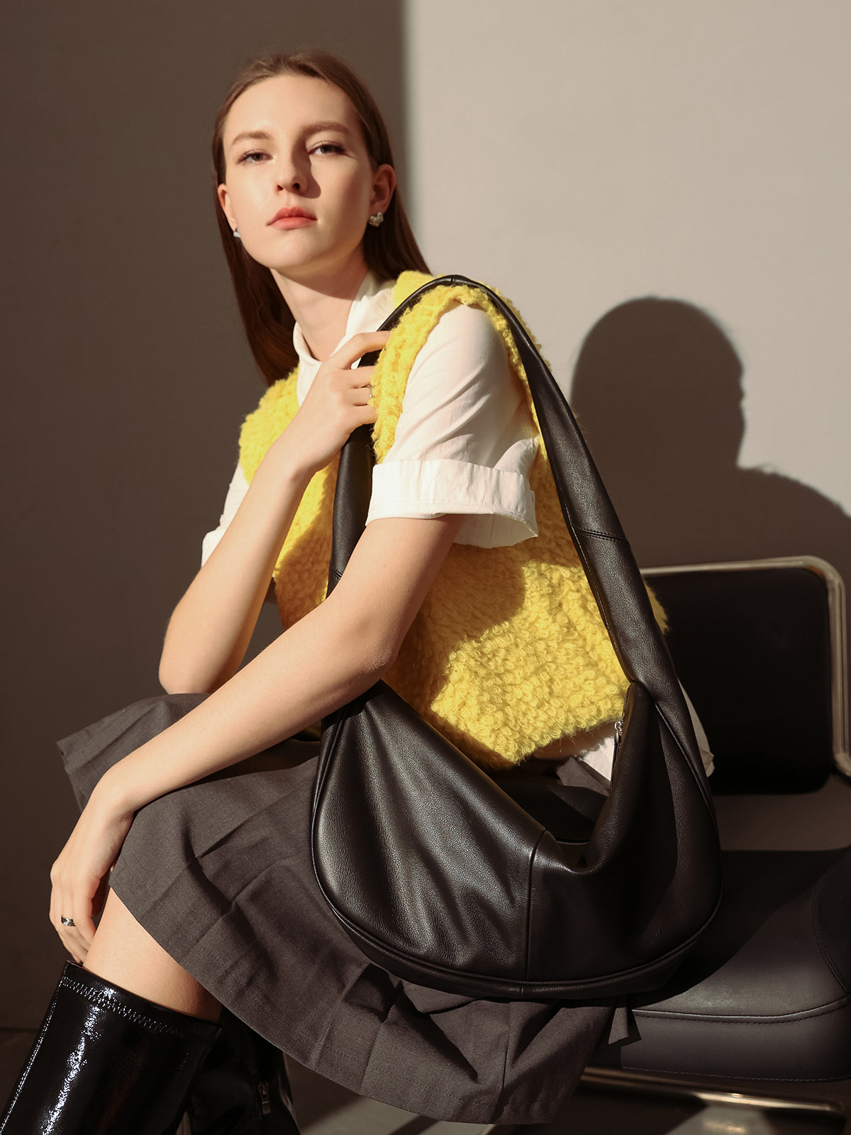 large waterproof hobo shoulder bag black 2