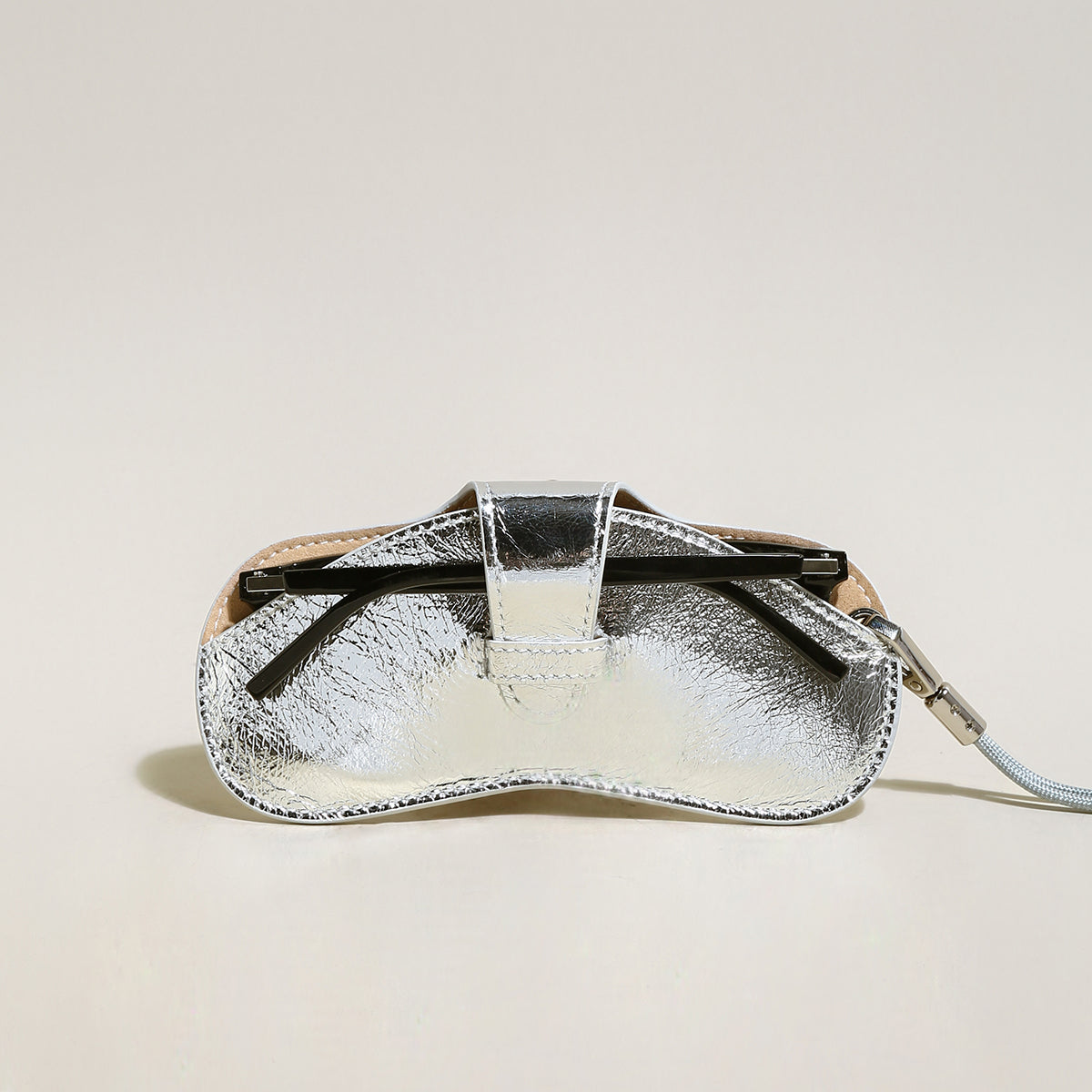 leather-crafted-sunglasses-wrist-pouch_silver_1.jpg