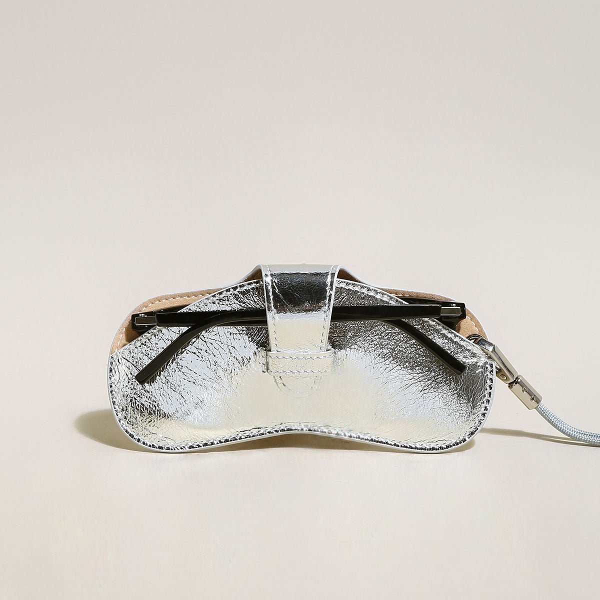 Leather Sunglasses Wrist Pouch – Top-Grain Cowhide Eyewear Case with Detachable Strap