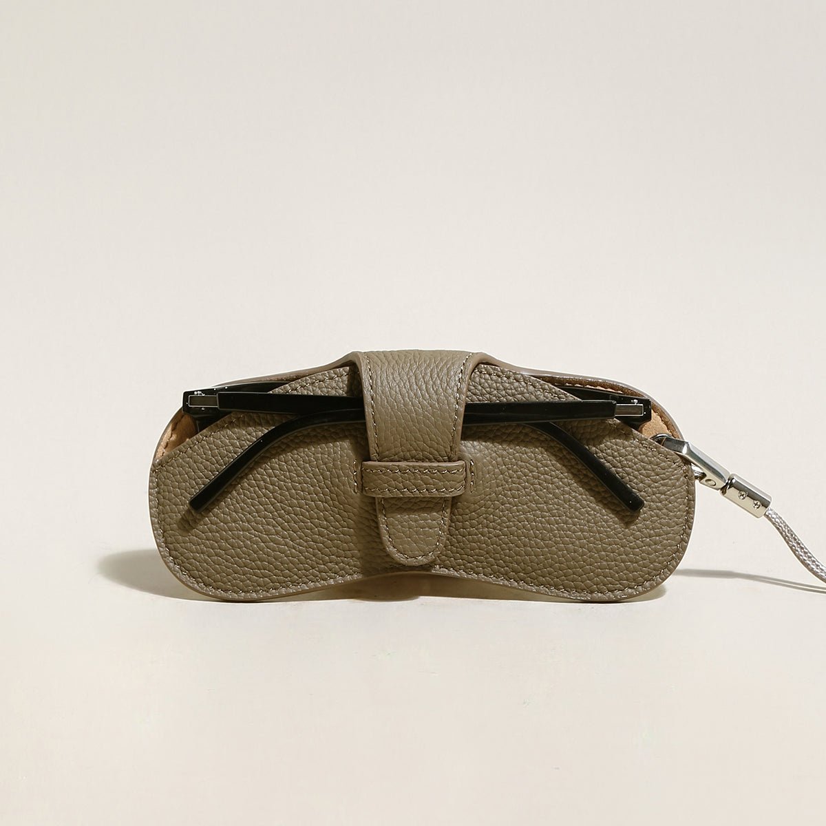 Leather Sunglasses Wrist Pouch – Top-Grain Cowhide Eyewear Case with Detachable Strap