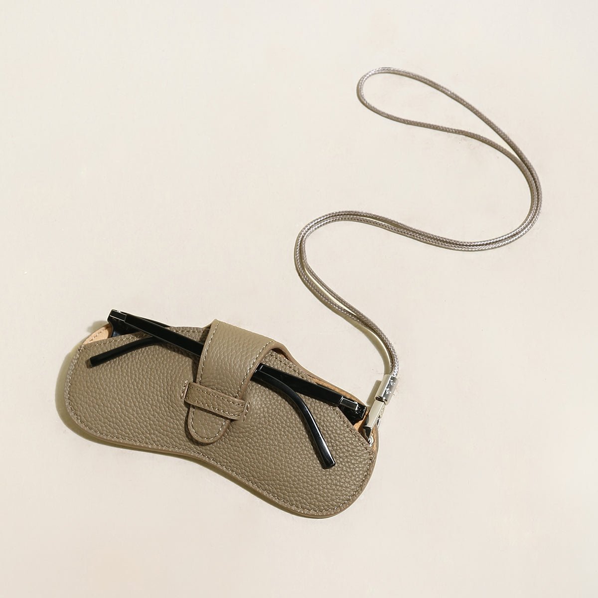Leather Sunglasses Wrist Pouch – Top-Grain Cowhide Eyewear Case with Detachable Strap