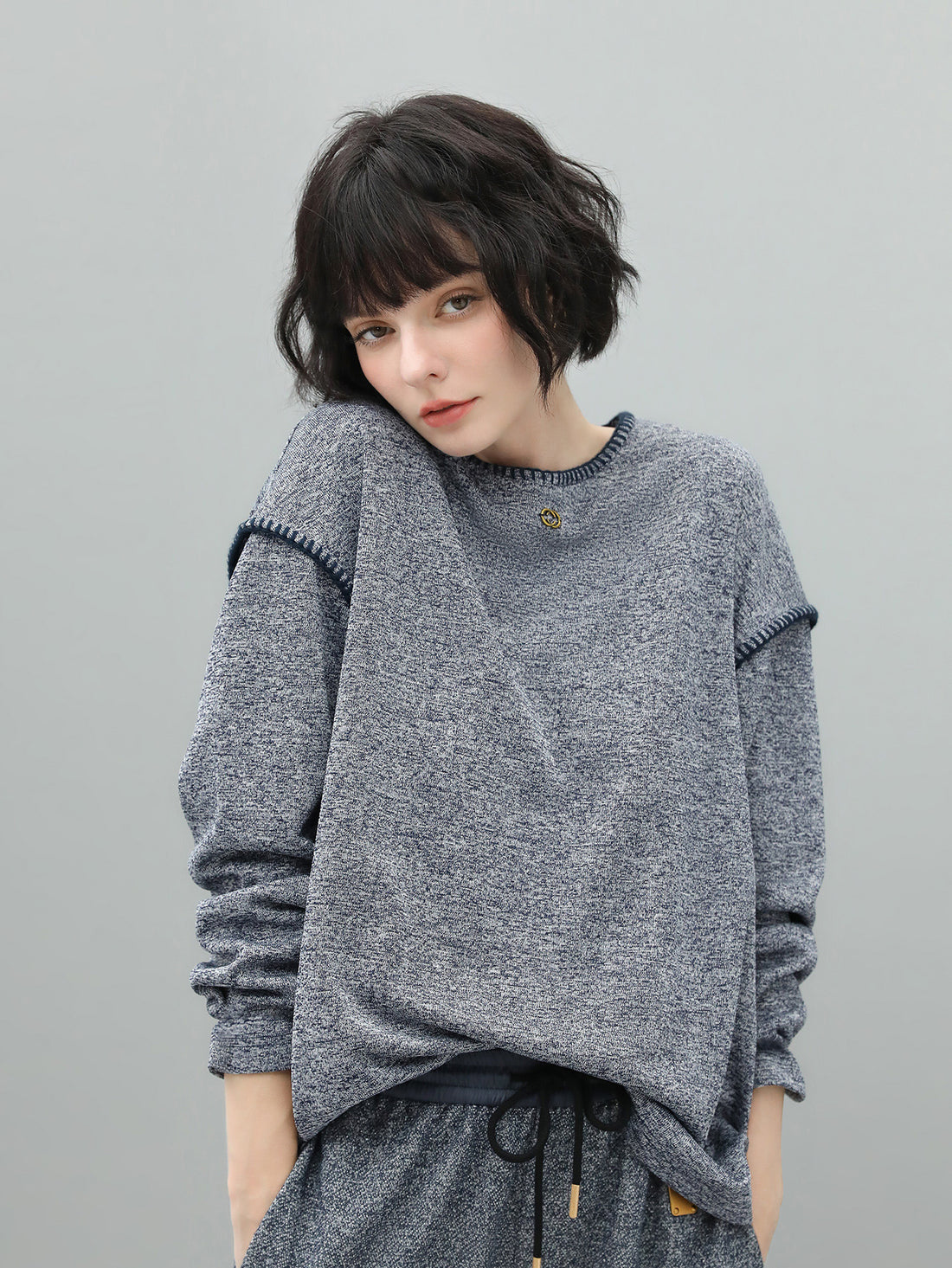 long-sleeve-tee-with-contrast-stitching_all_grey_1.jpg