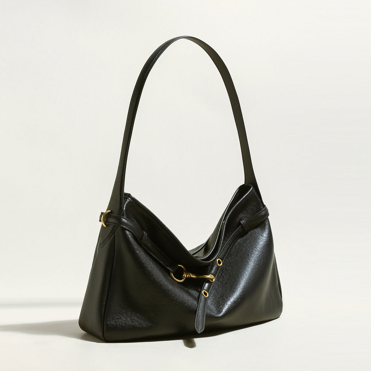 medium slouchy leather shoulder bag black 2