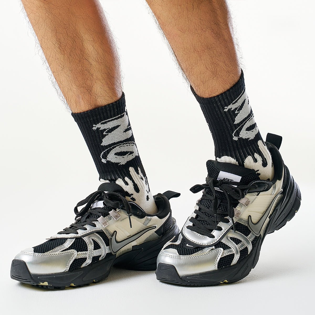 Black & White Graffiti Graphic Mid - Calf Socks – Men's 5 - Pair All - Season Streetwear Set