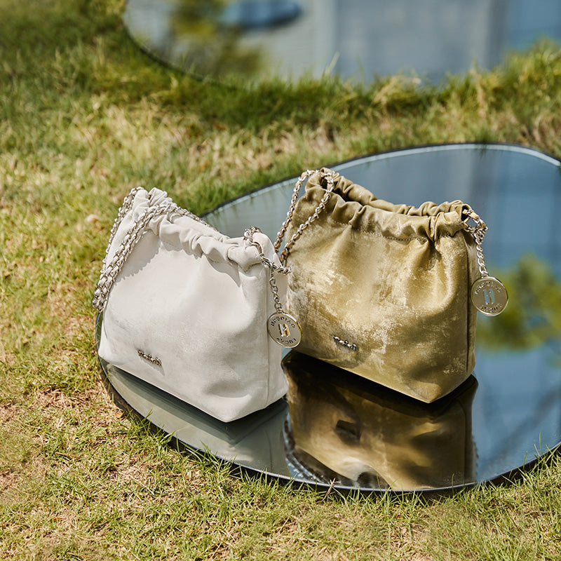 metallic leather pleated chain strap bag [olive white] 1