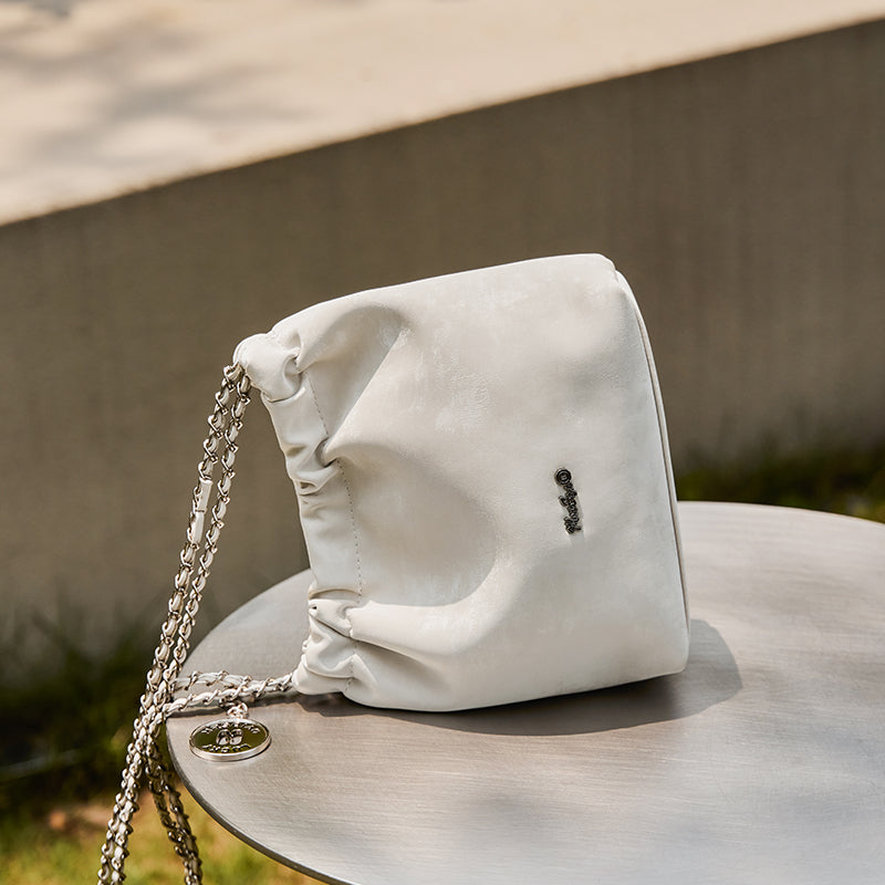 metallic-leather-pleated-chain-strap-bag_white_4.jpg