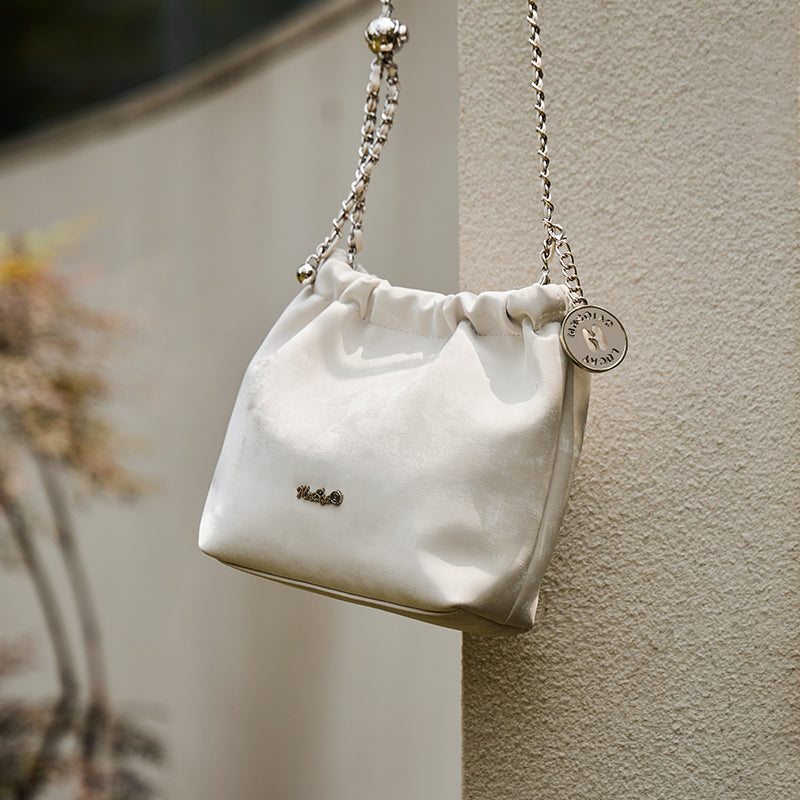 metallic-leather-pleated-chain-strap-bag_white_5.jpg