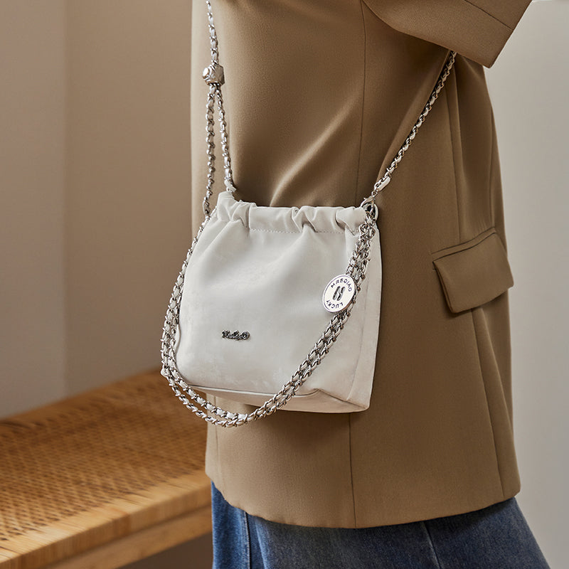 metallic-leather-pleated-chain-strap-bag_white_7.jpg