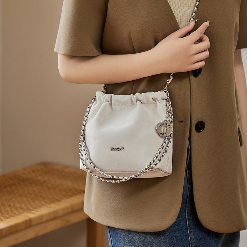 metallic-leather-pleated-chain-strap-bag_white_8.jpg