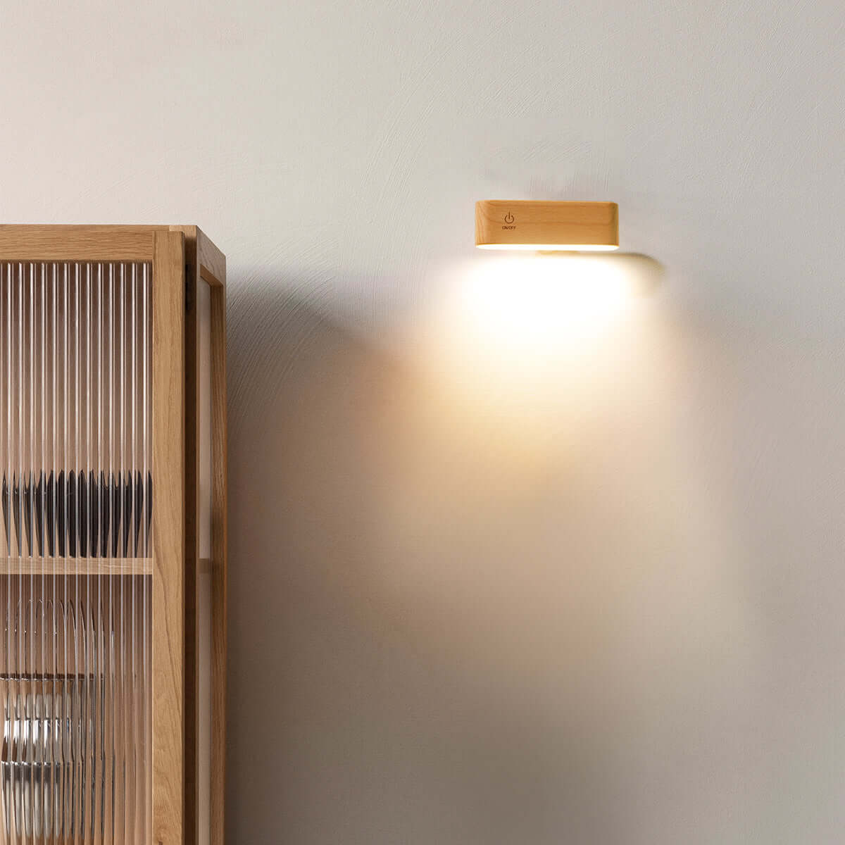 mini-solid-wood-magnetic-rechargeable-wall-light_natural_3.jpg