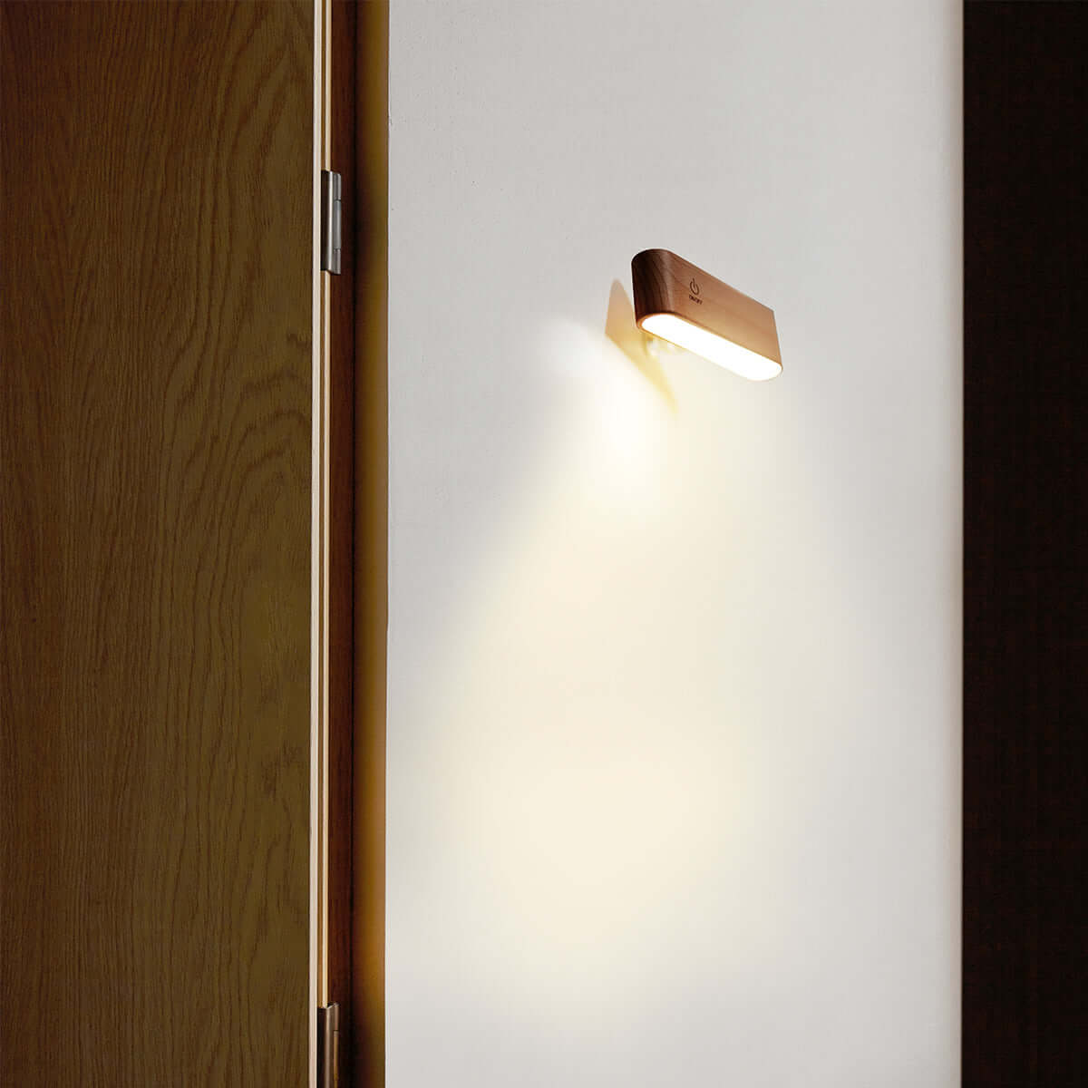 mini-solid-wood-magnetic-rechargeable-wall-light_walnut_4.jpg