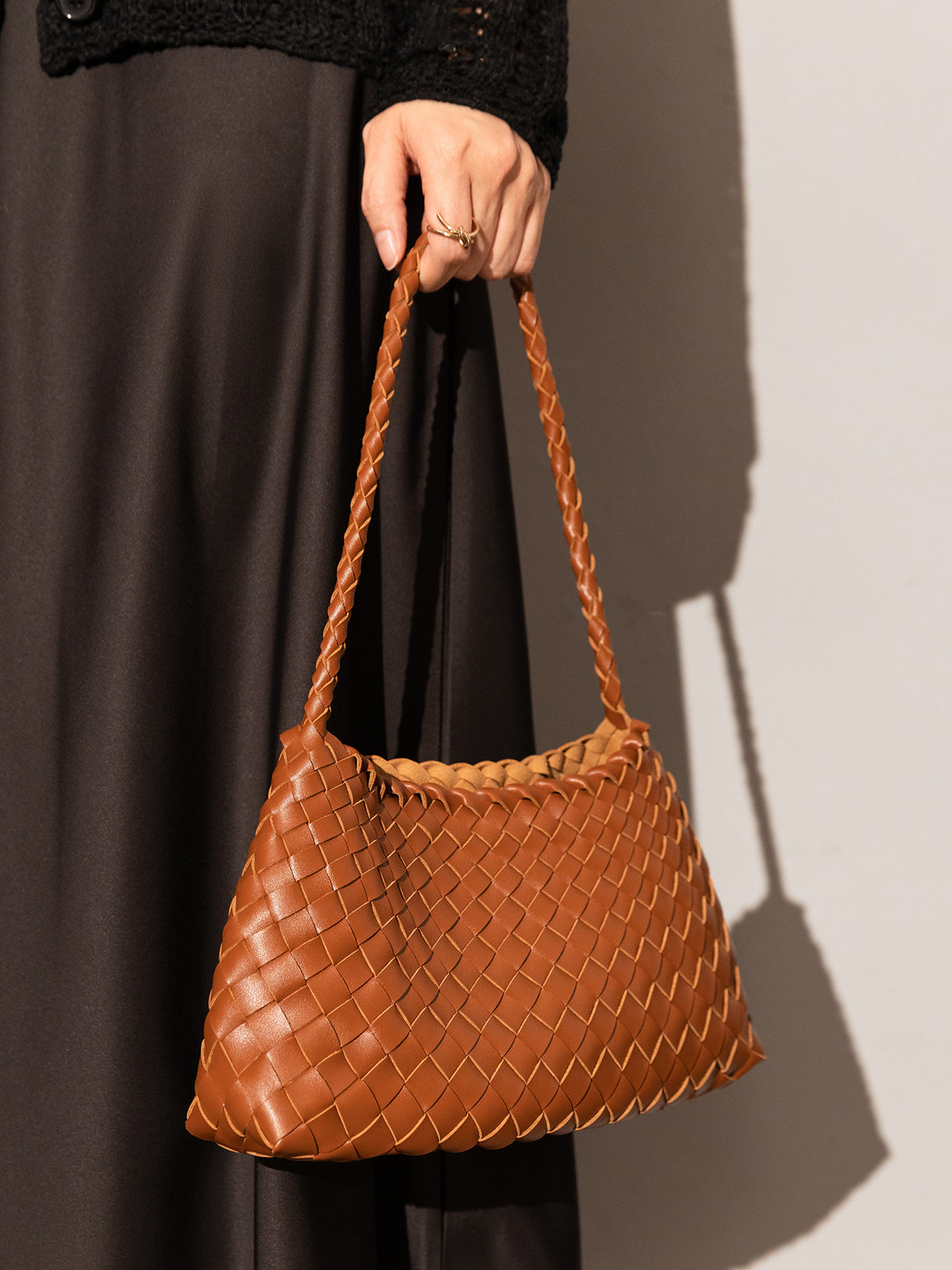 mini woven trapezoid drawstring shoudler bag brown 2