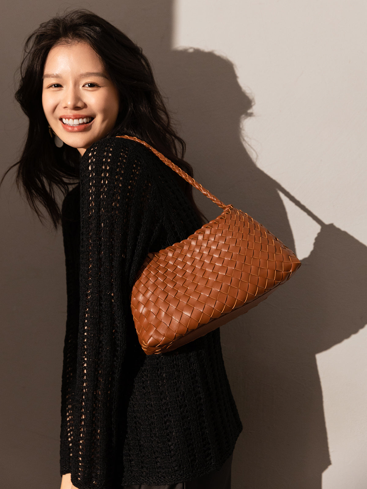 mini woven trapezoid drawstring shoudler bag brown 3