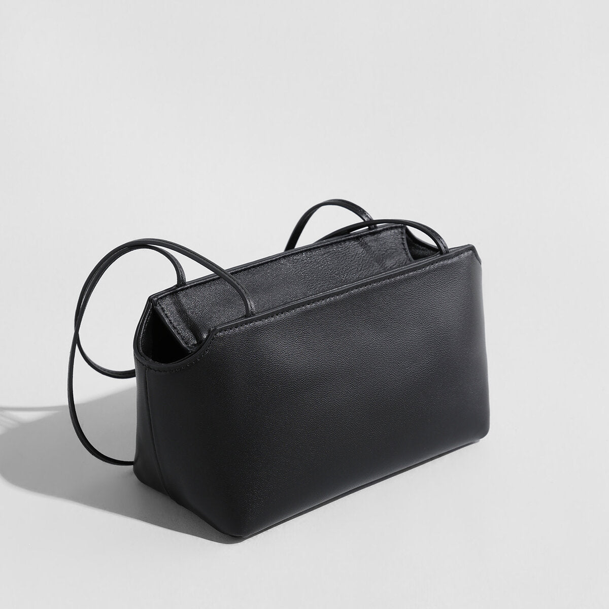 Minimalist Structured Leather Underarm Shoulder Bag – Classic Everyday Tote