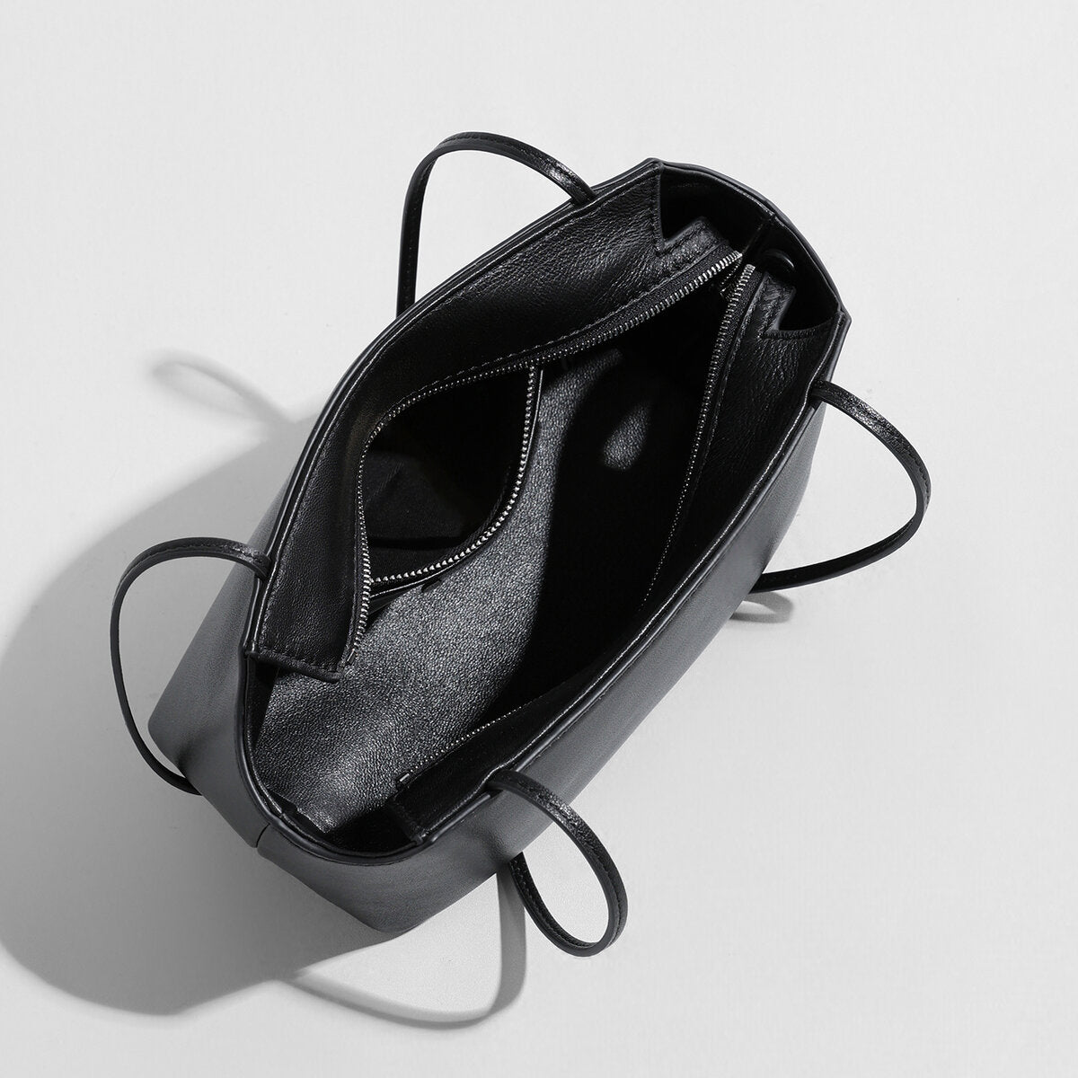 Minimalist Structured Leather Underarm Shoulder Bag – Classic Everyday Tote