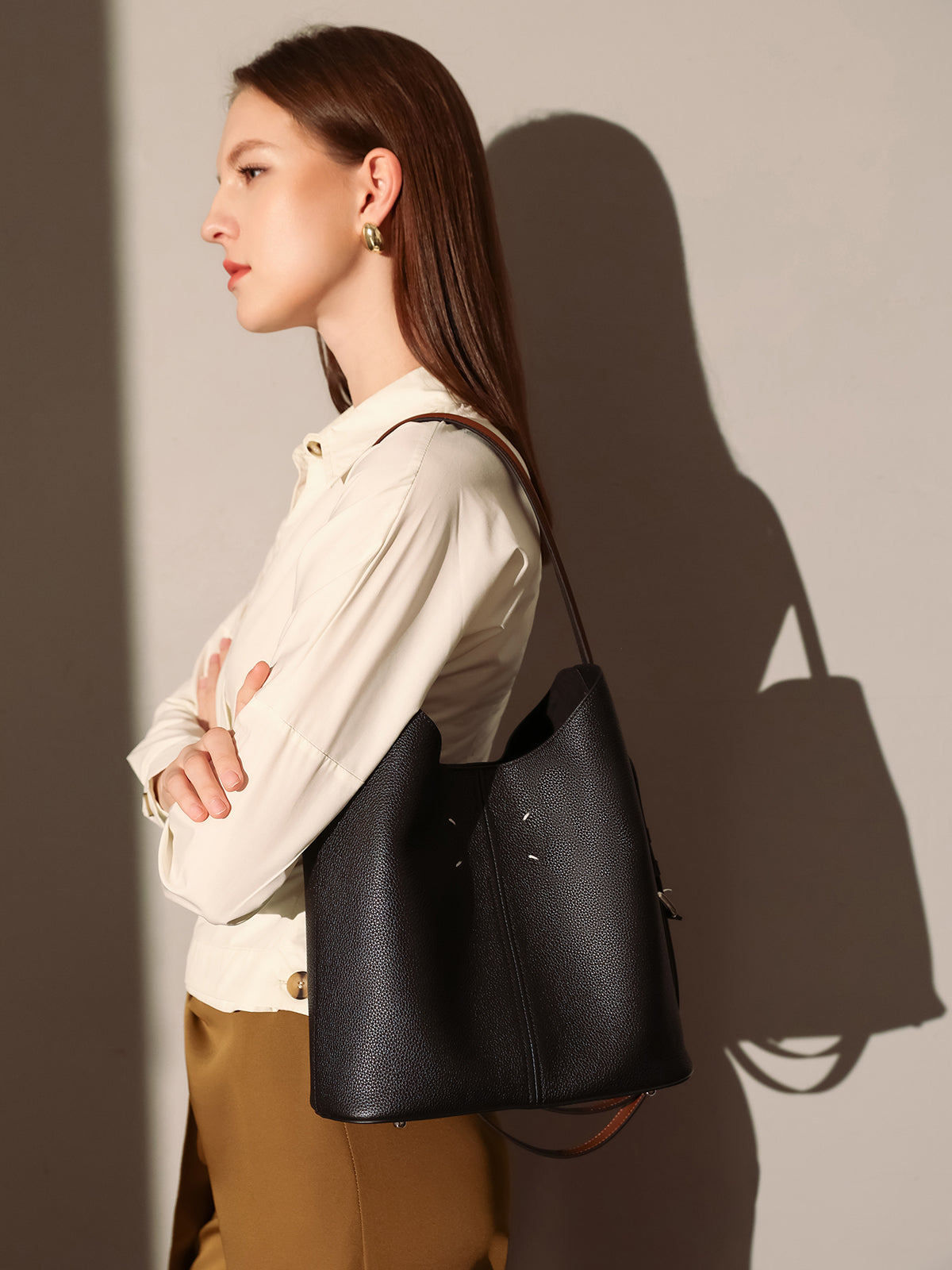 minimalistic spring hobo bucket bag black 2