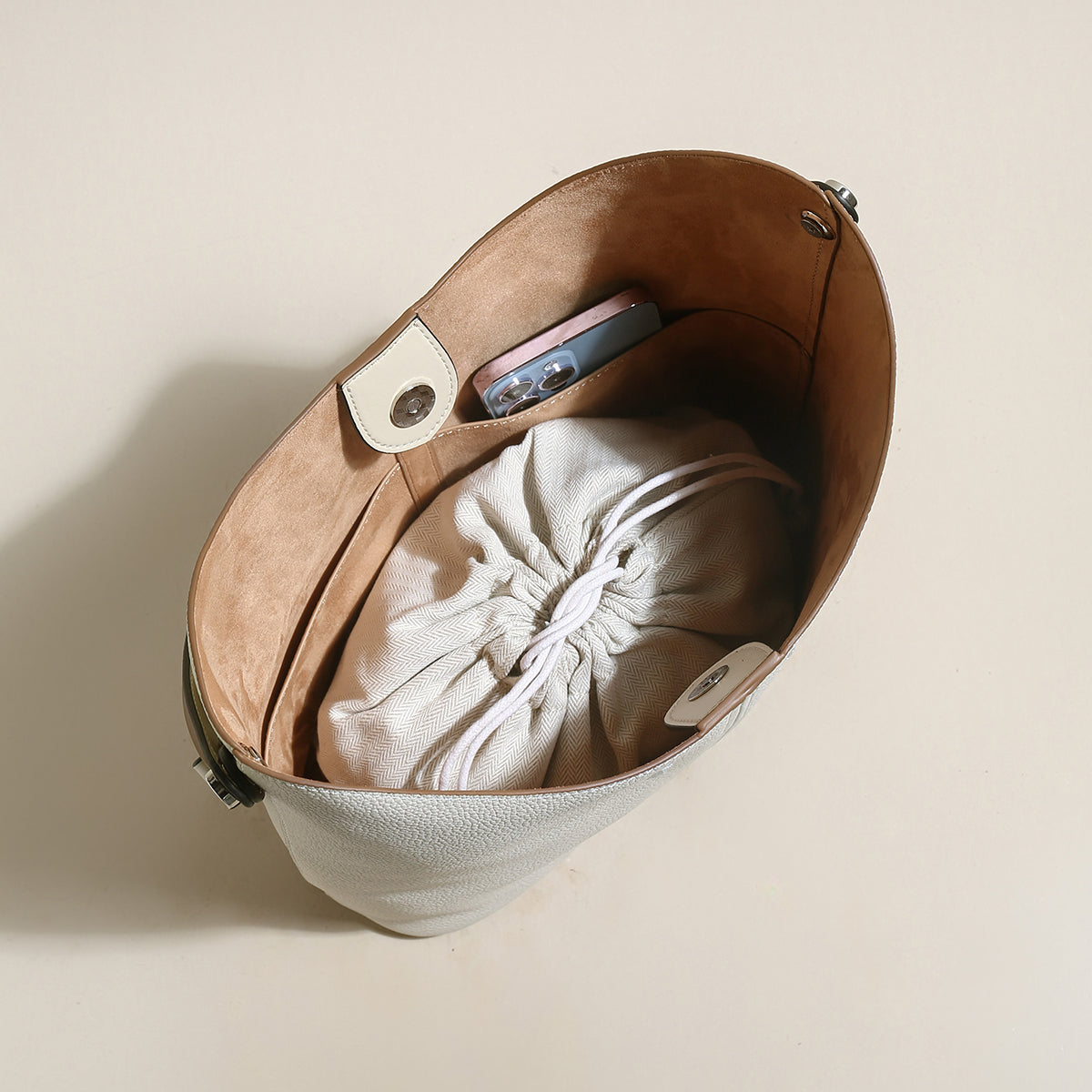 minimalistic spring hobo bucket bag white 3