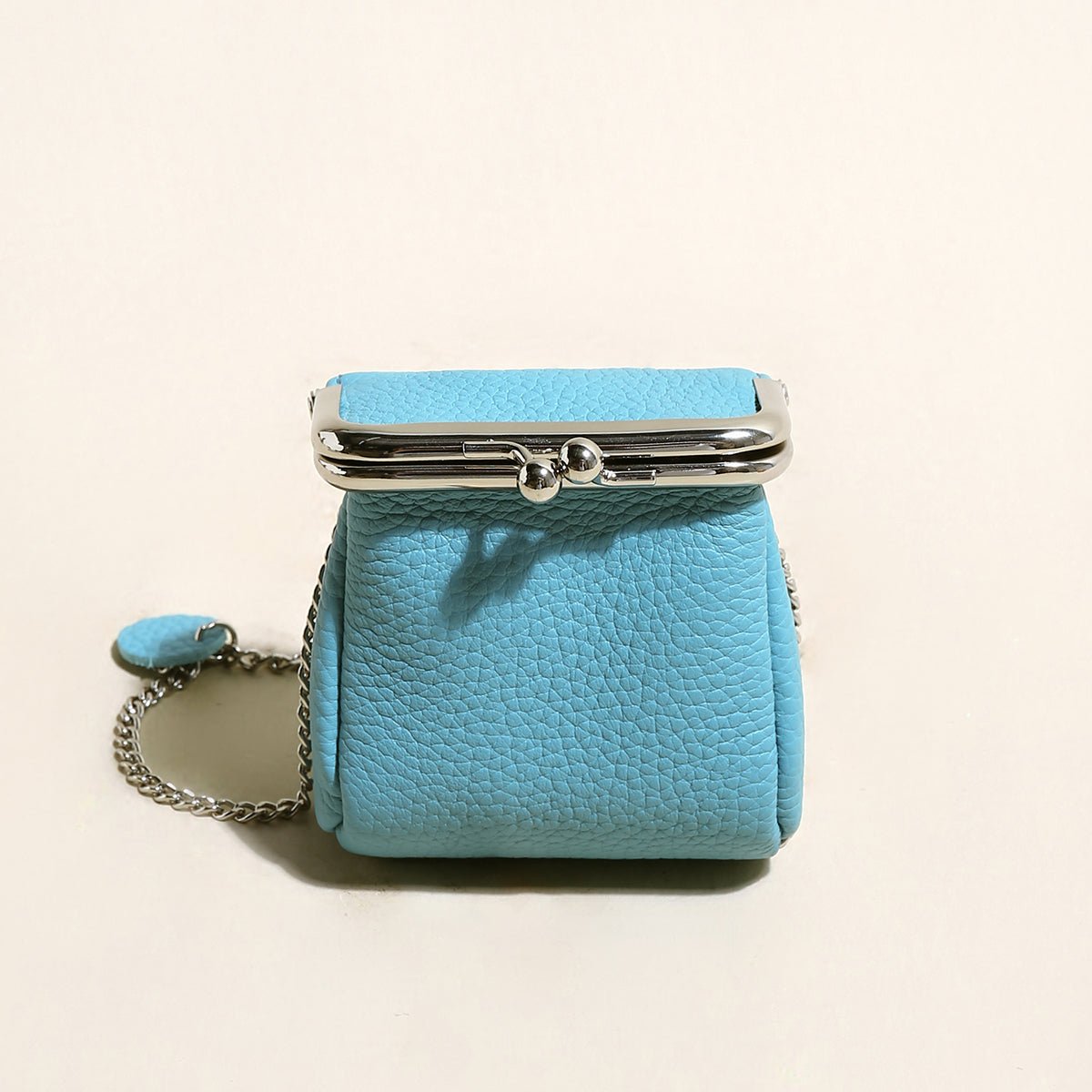 Modern Ball Clasp Wallet with Adjustable Chain Strap – Pebble-Grain Leather Kiss-Lock Mini Bag