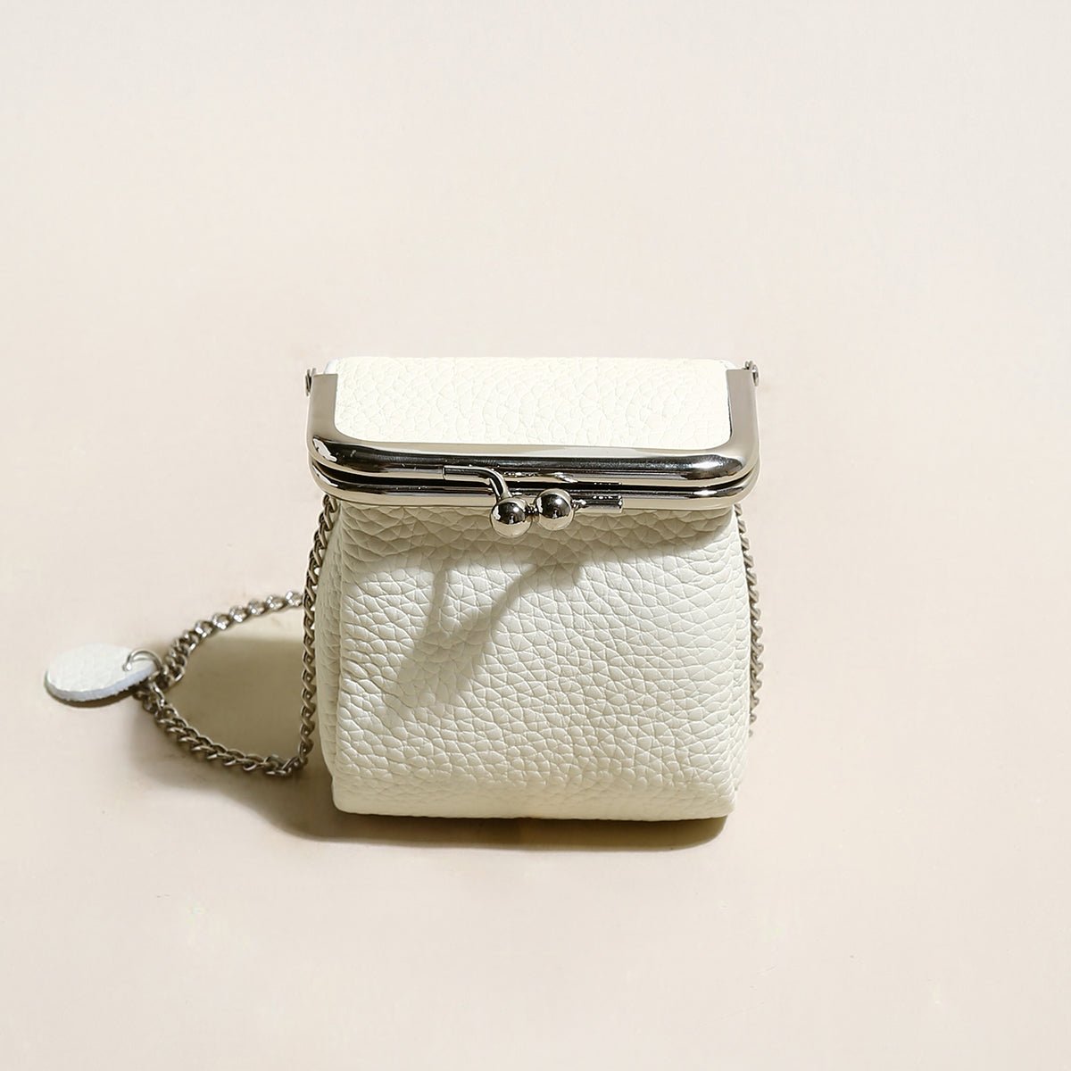 Modern Ball Clasp Wallet with Adjustable Chain Strap – Pebble-Grain Leather Kiss-Lock Mini Bag