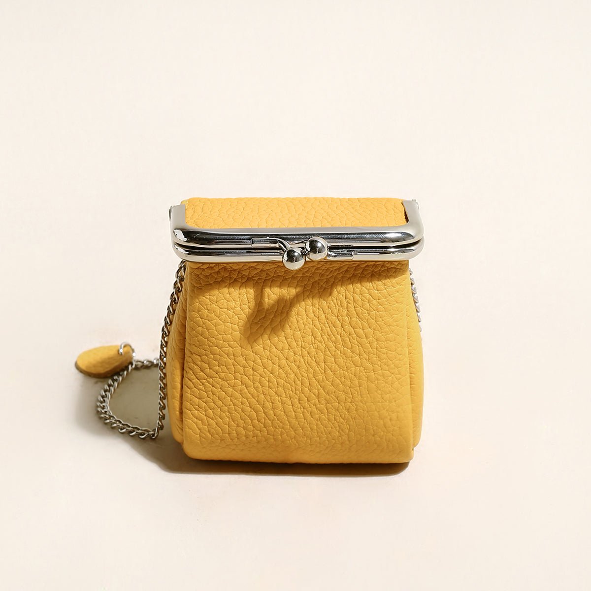 Modern Ball Clasp Wallet with Adjustable Chain Strap – Pebble-Grain Leather Kiss-Lock Mini Bag