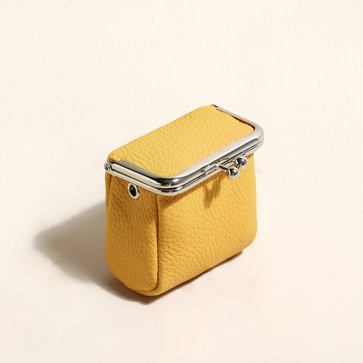 Modern Ball Clasp Wallet with Adjustable Chain Strap – Pebble-Grain Leather Kiss-Lock Mini Bag