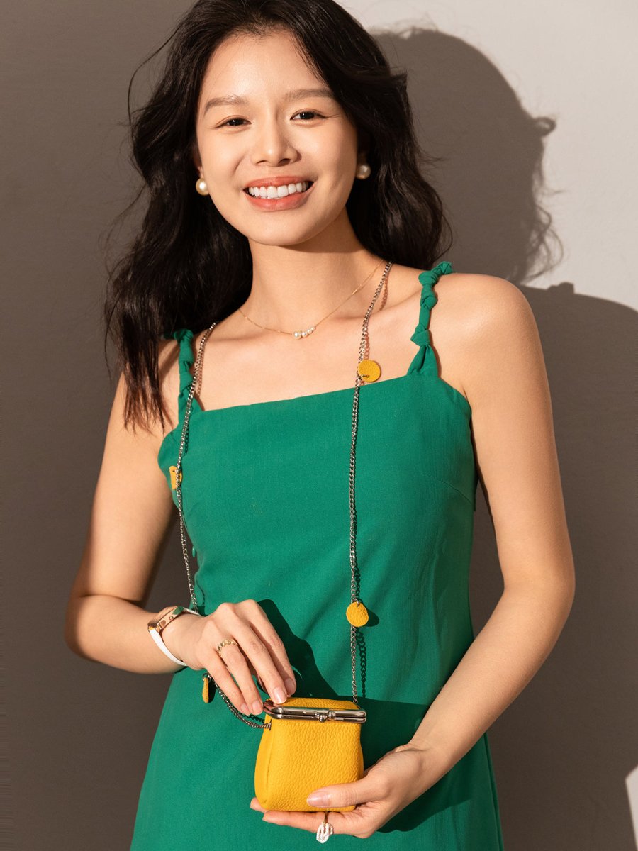 Modern Ball Clasp Wallet with Adjustable Chain Strap – Pebble-Grain Leather Kiss-Lock Mini Bag