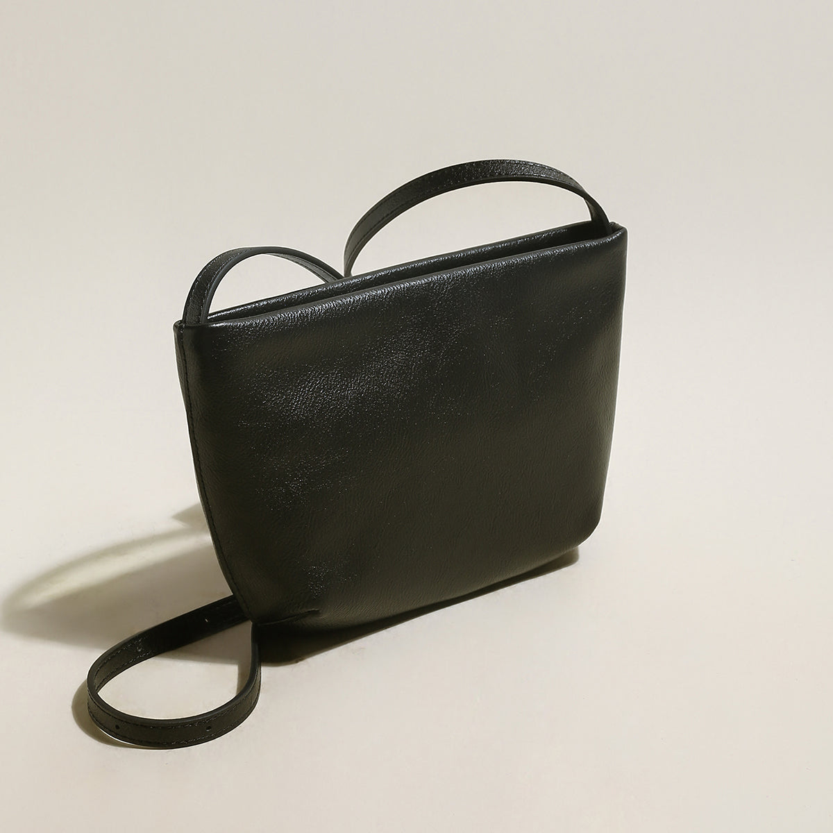 nora daily leather bucket bag black 2