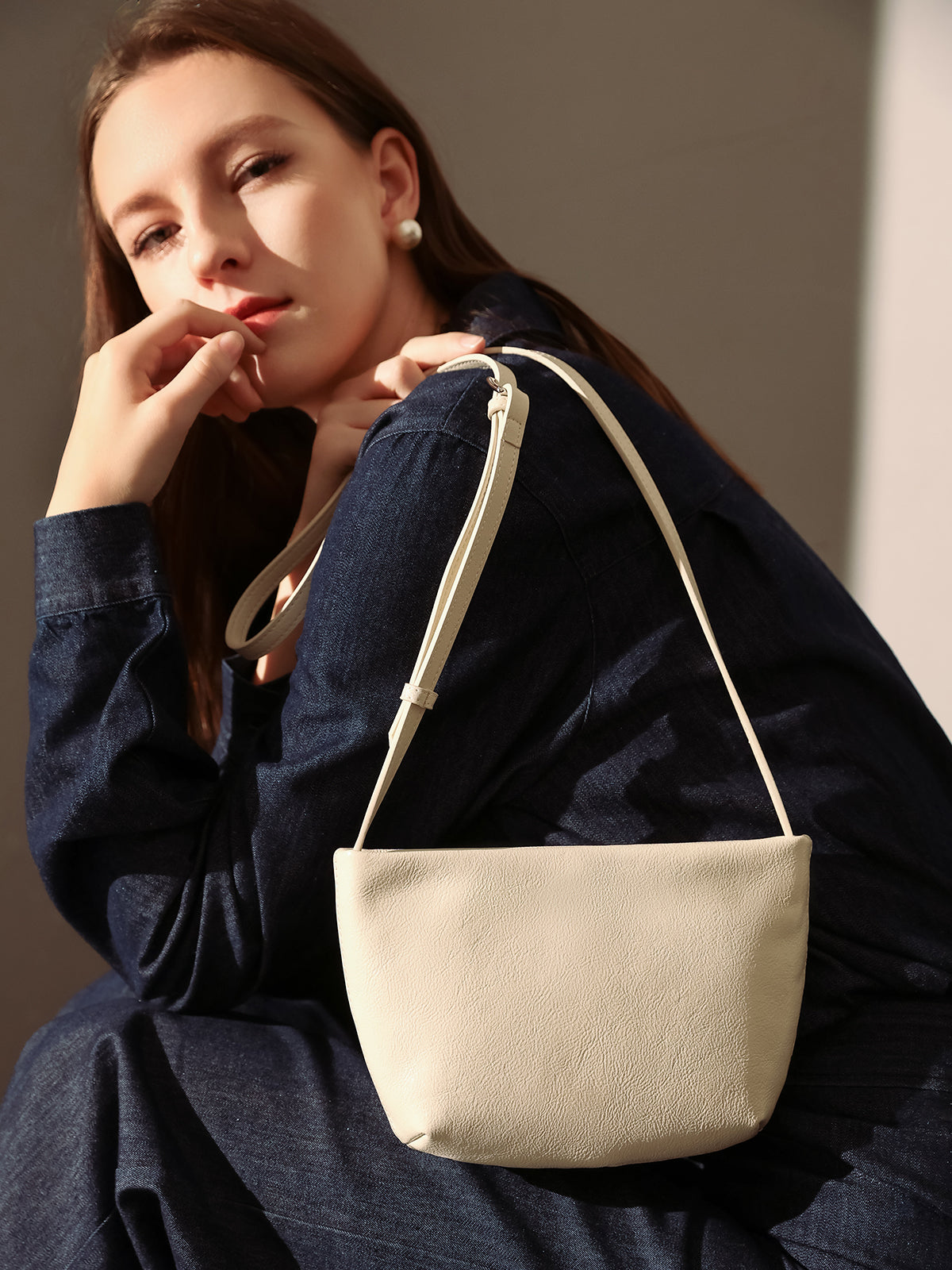 nora daily leather bucket bag white 2