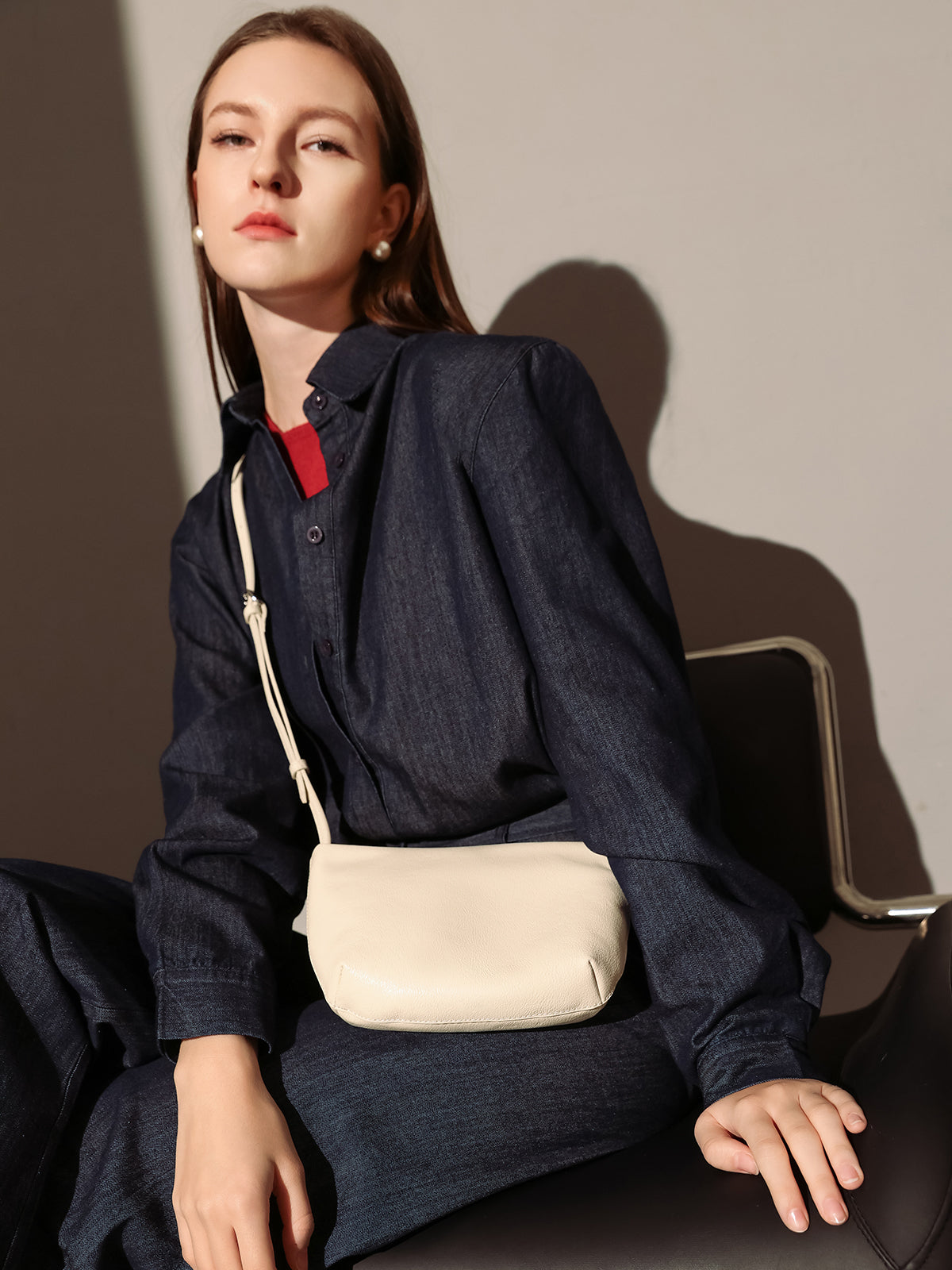 nora daily leather bucket bag white 3