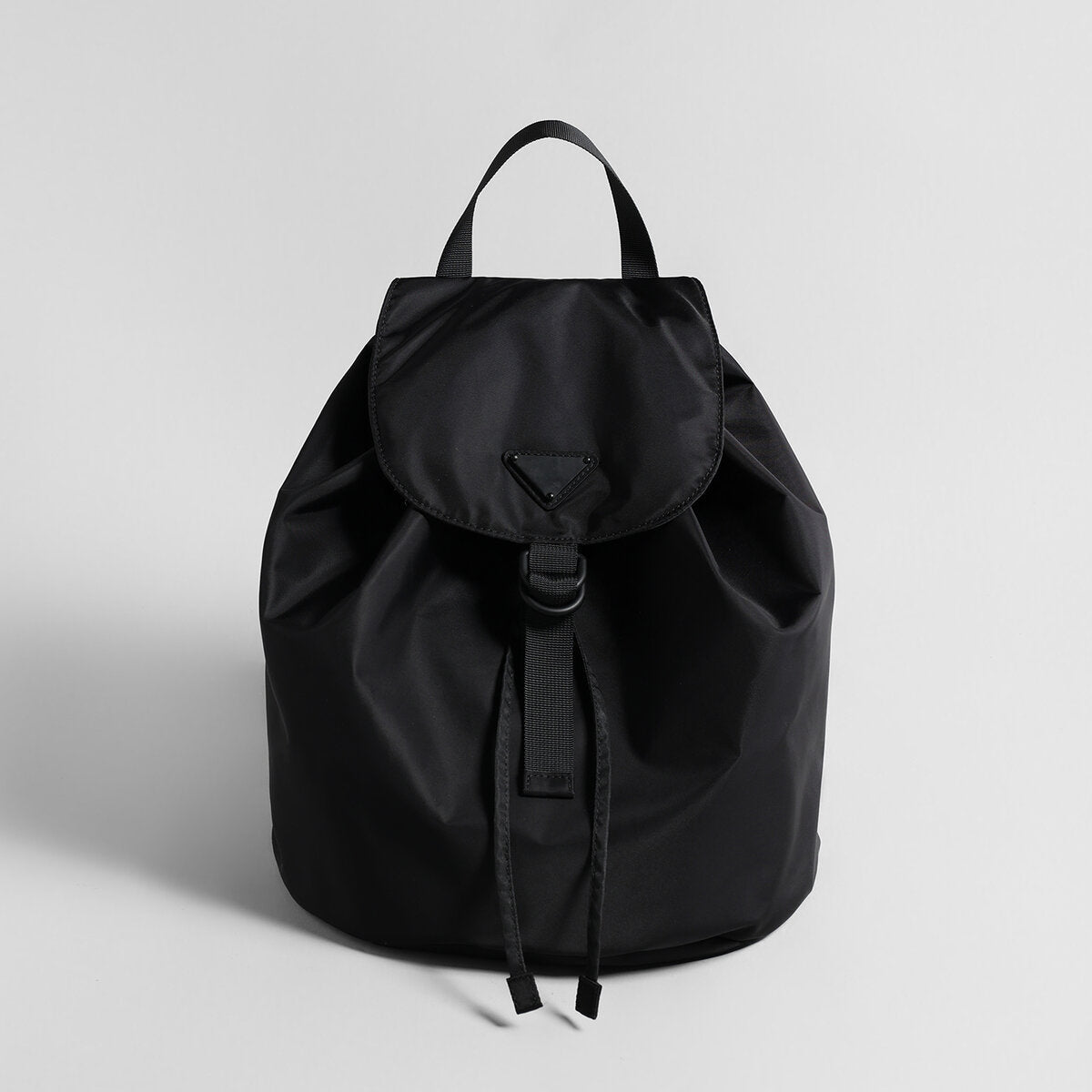 Nylon Drawstring Flap Backpack – Lightweight Bucket-Shaped Daypack with Webbing Straps