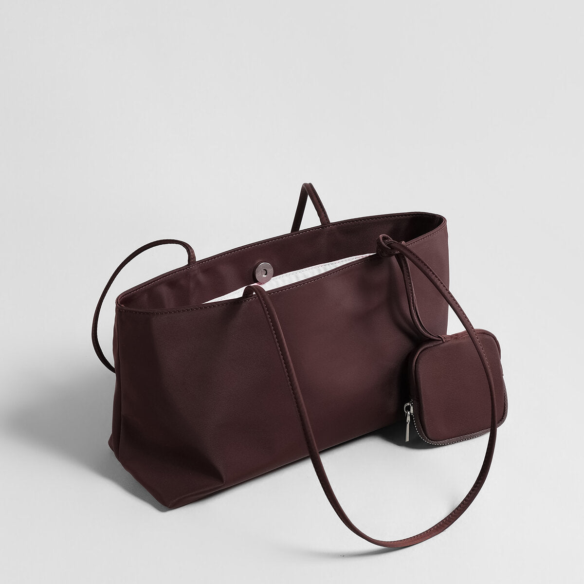 Nylon Tote Bag – Minimalist Waterproof Design with Contrast Lining and Mini Pouch