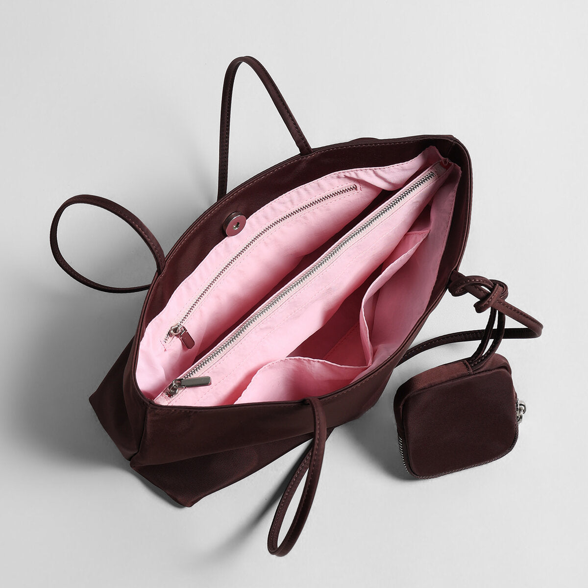 Nylon Tote Bag – Minimalist Waterproof Design with Contrast Lining and Mini Pouch