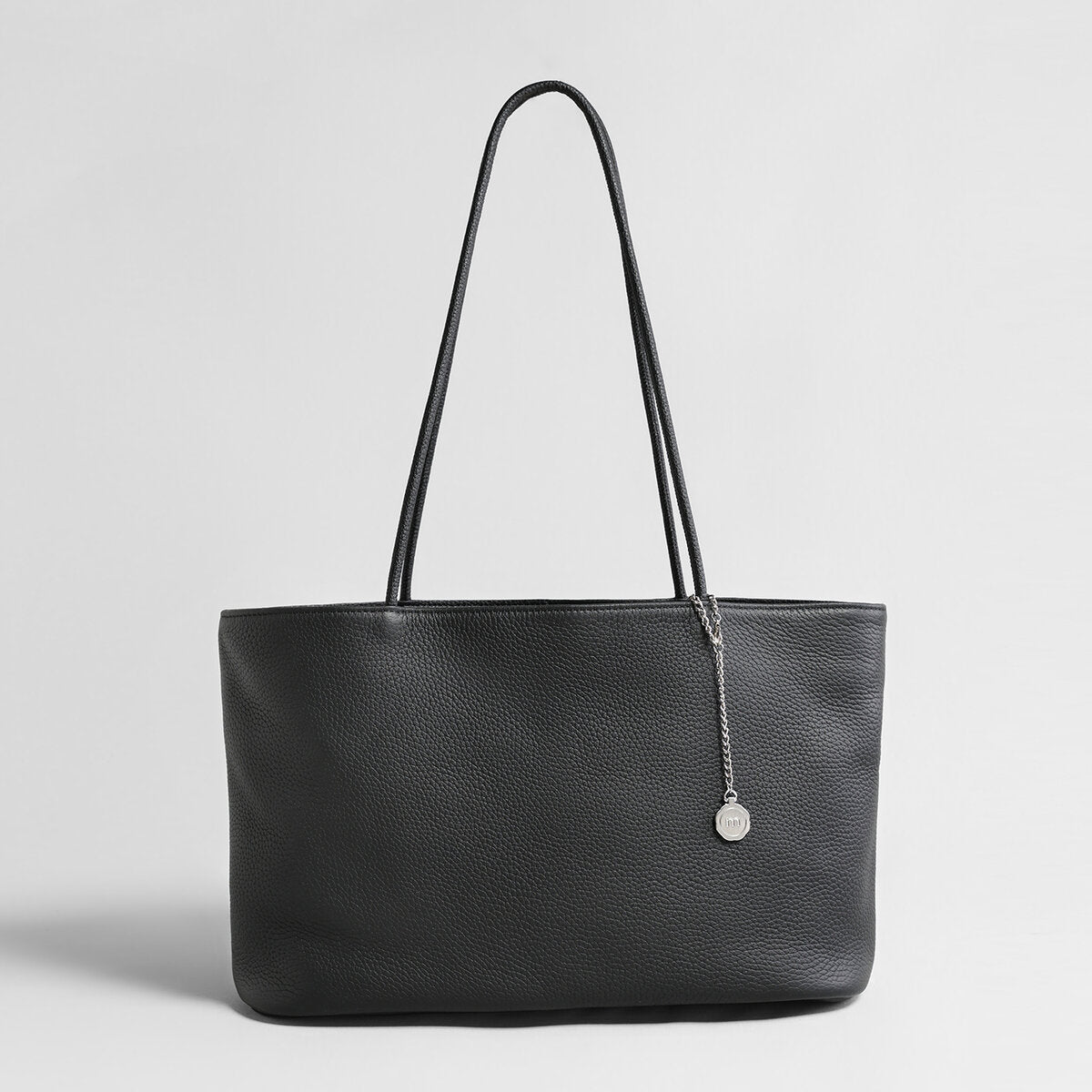 Pebbled Leather Open-Top Tote Bag – Slim-Strap Everyday Shopper with Medallion Charm